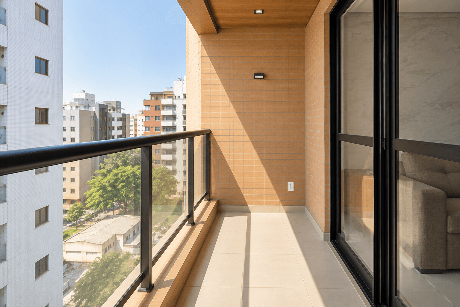 Apartamento de 3 quartos com suíte, varanda gourmet e lazer completo em Cabedelo