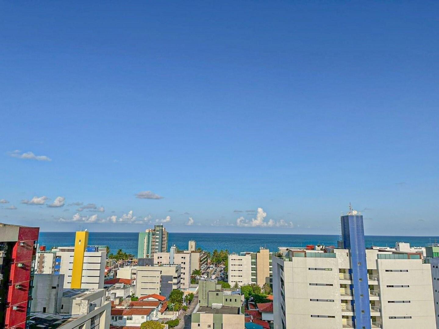 Apartamento mobiliado com 3 quartos, 2 suítes, aceita pets, 300m da praia em Cabo Branco