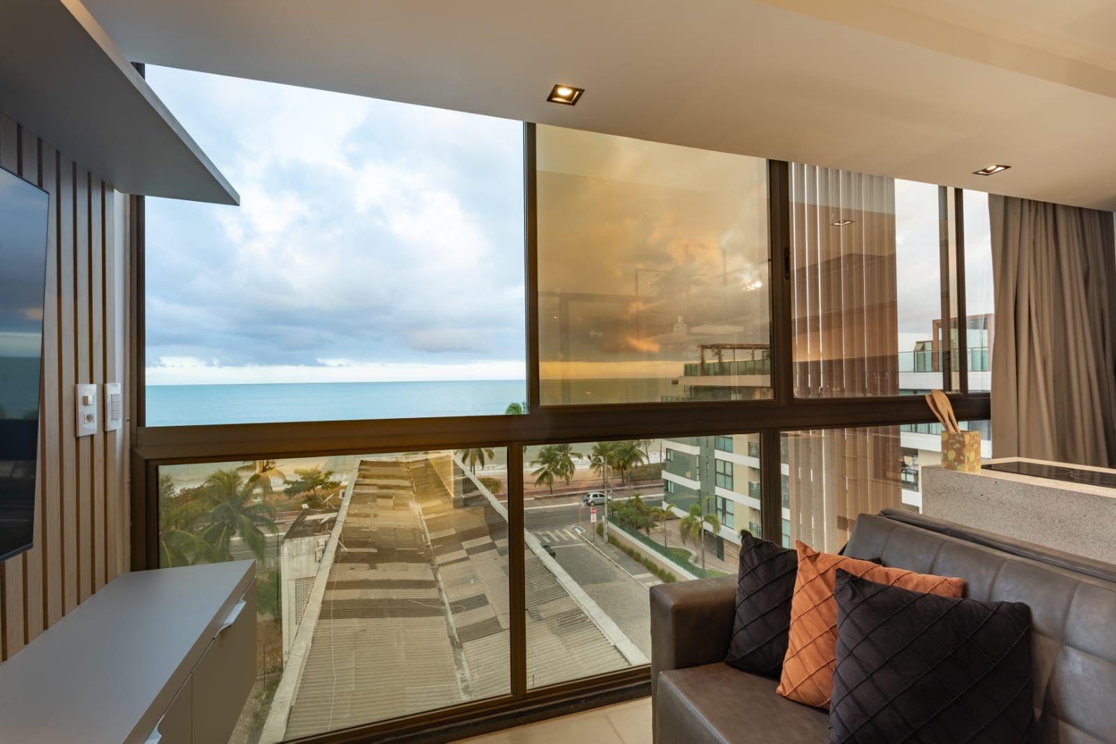 Flat mobiliado com vista definitiva para o mar, a apenas 40 metros da praia